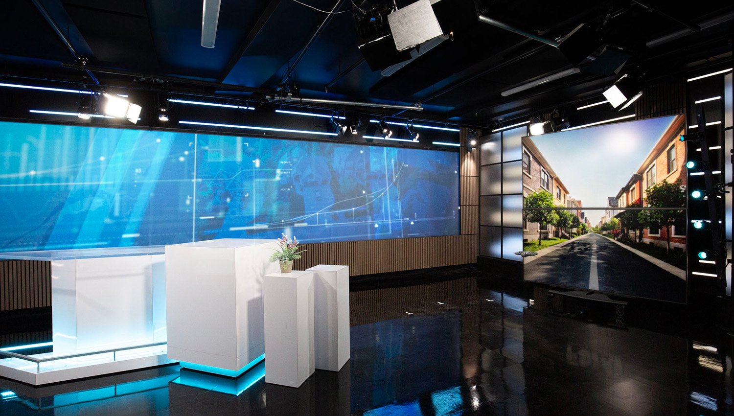 Studio de diffusion professionnel aménagé pour un événement.