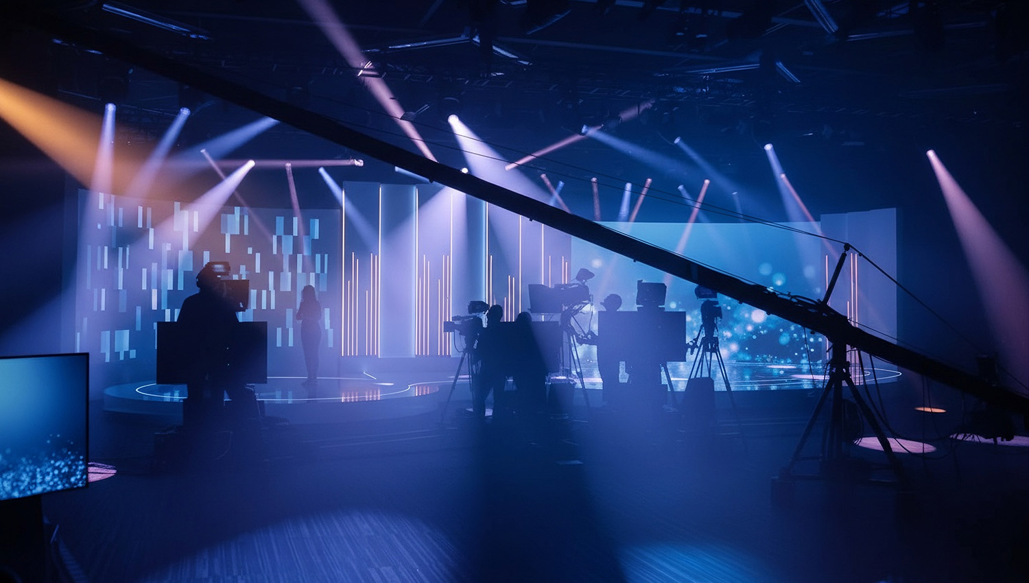Salle de production audiovisuelle pendant un événement corporatif.
